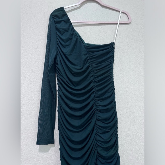 Lulu’s Green Ruched One-Shoulder Maxi Mermaid Dress Formal Wedding Dance - Picture 5 of 6